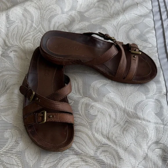 Ecco Women's Dark Brown Leather Sandals Slides size 8 39 distressed flip flops - Picture 3 of 14